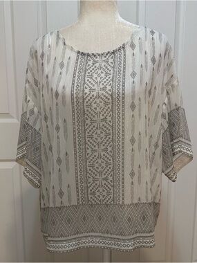 Vince Camuto White and Gray Geometric Top